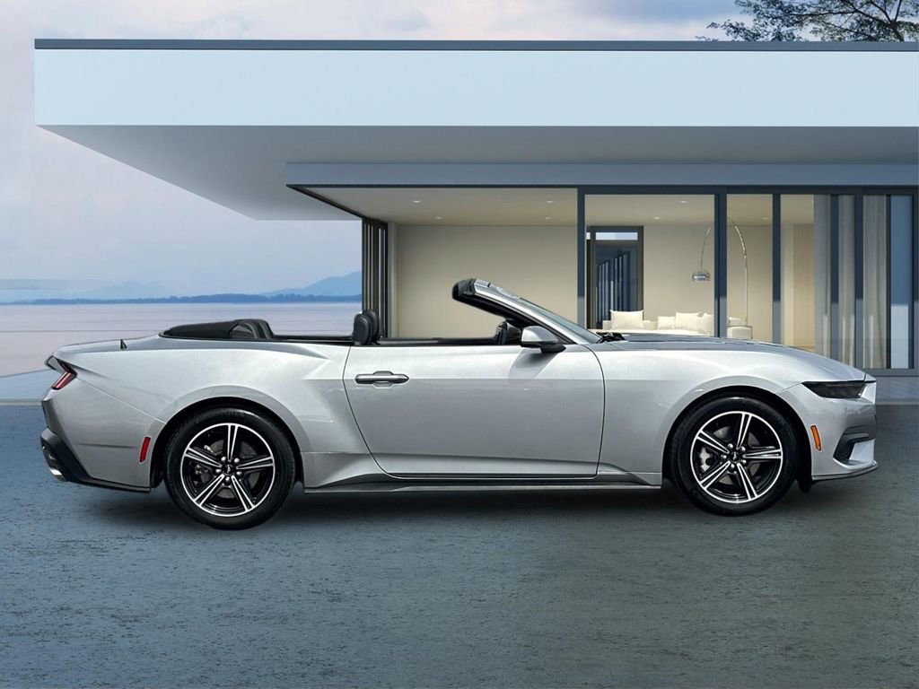 Used 2025 Ford Mustang Convertible image 3