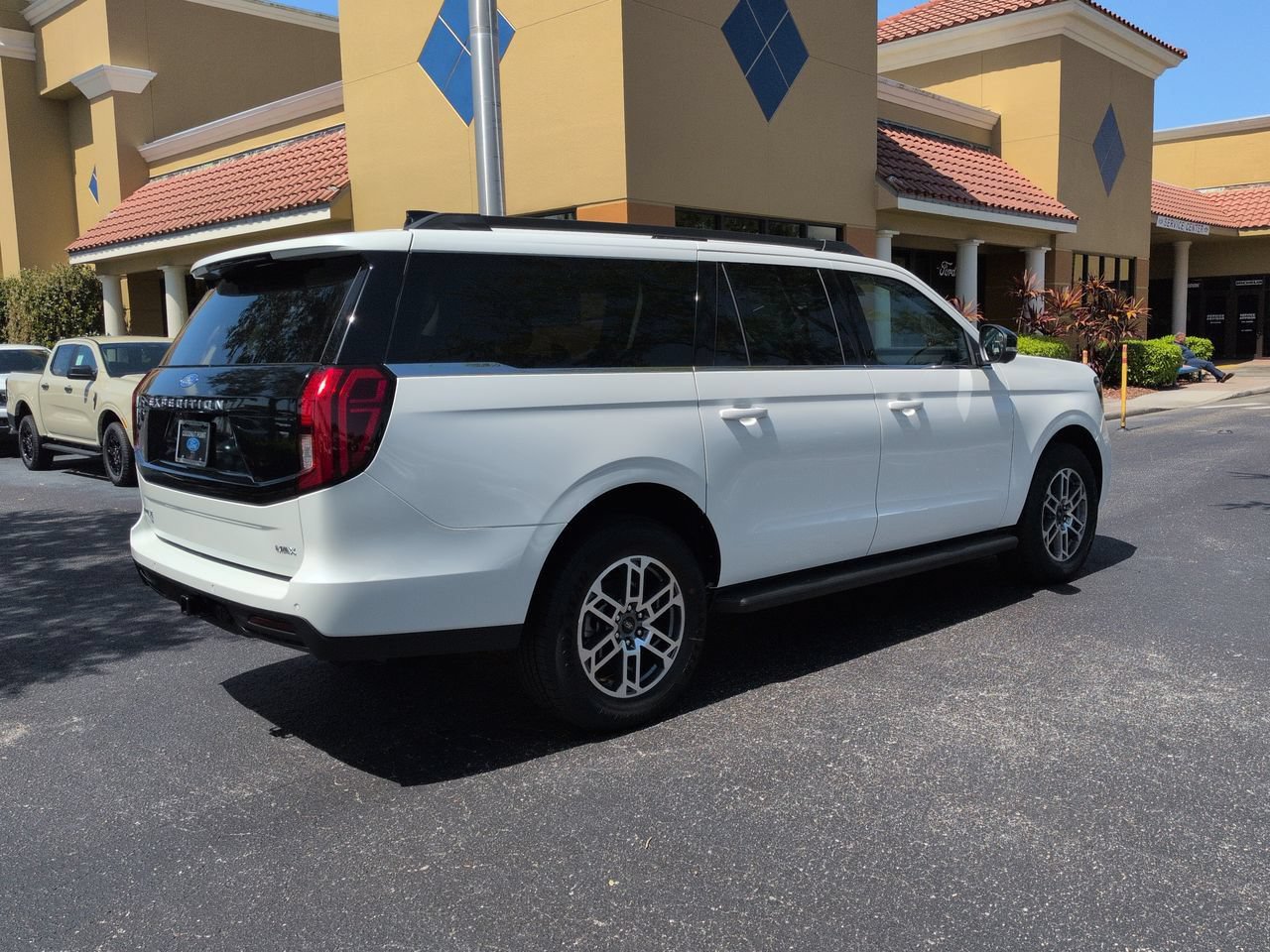 New 2026 Ford Expedition Max Active RWD image 4
