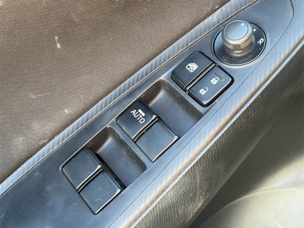 Used 2019 Toyota Yaris L image 30