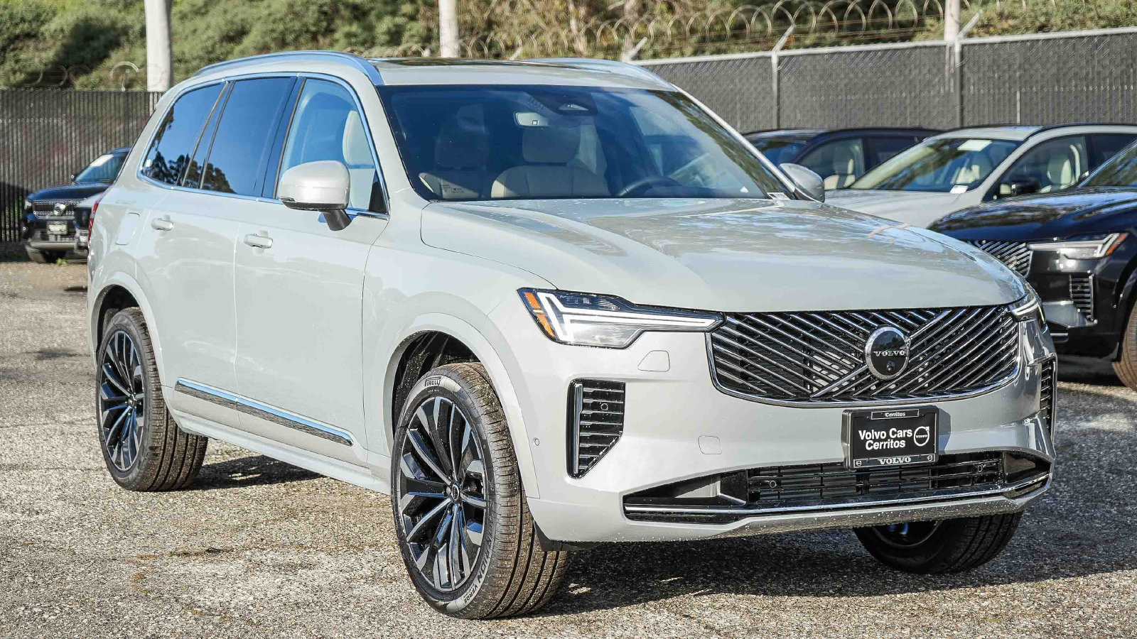 New 2026 Volvo XC90 T8 Plus w/ Protection Package Premier AWD/4WD image 3