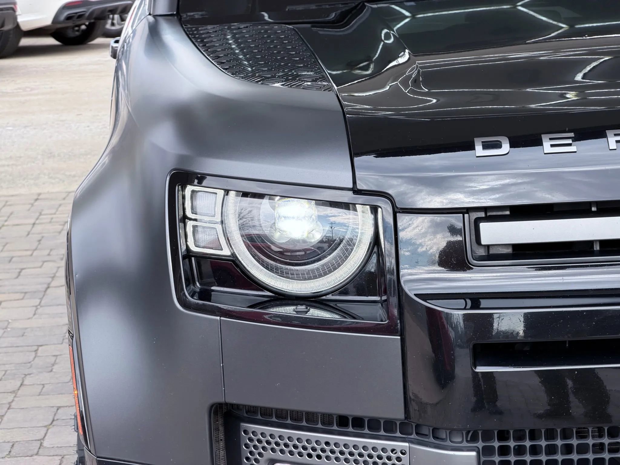 Used 2023 Land Rover Defender 110 V8 image 34