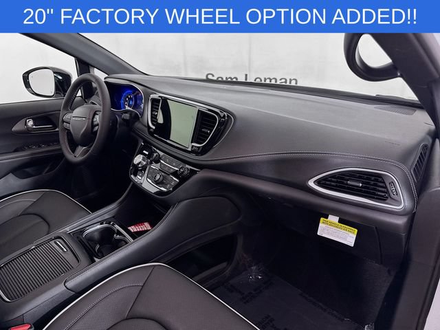 New 2027 Chrysler Pacifica Limited AWD/4WD image 30