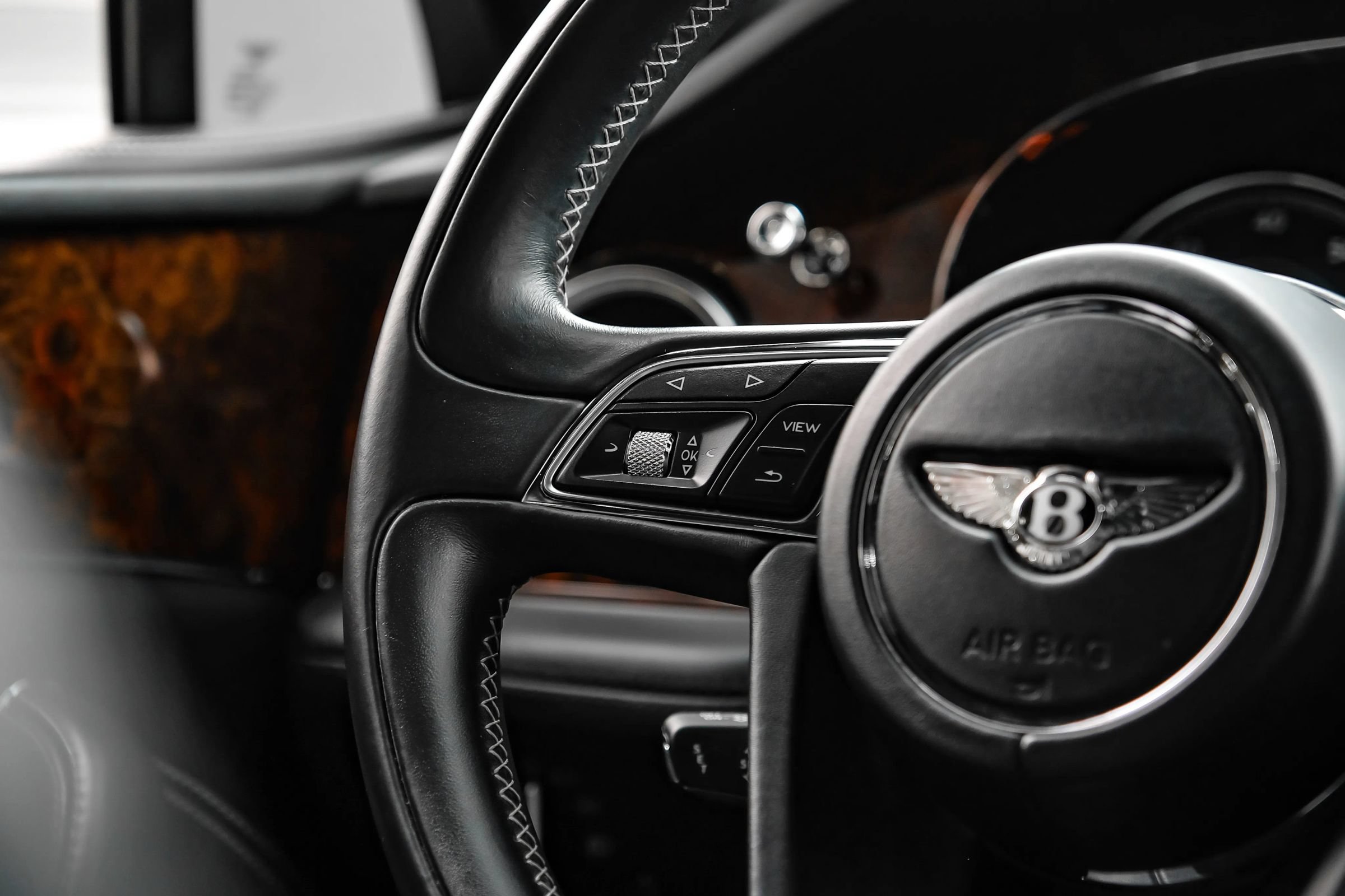 Used 2019 Bentley Bentayga AWD/4WD image 13