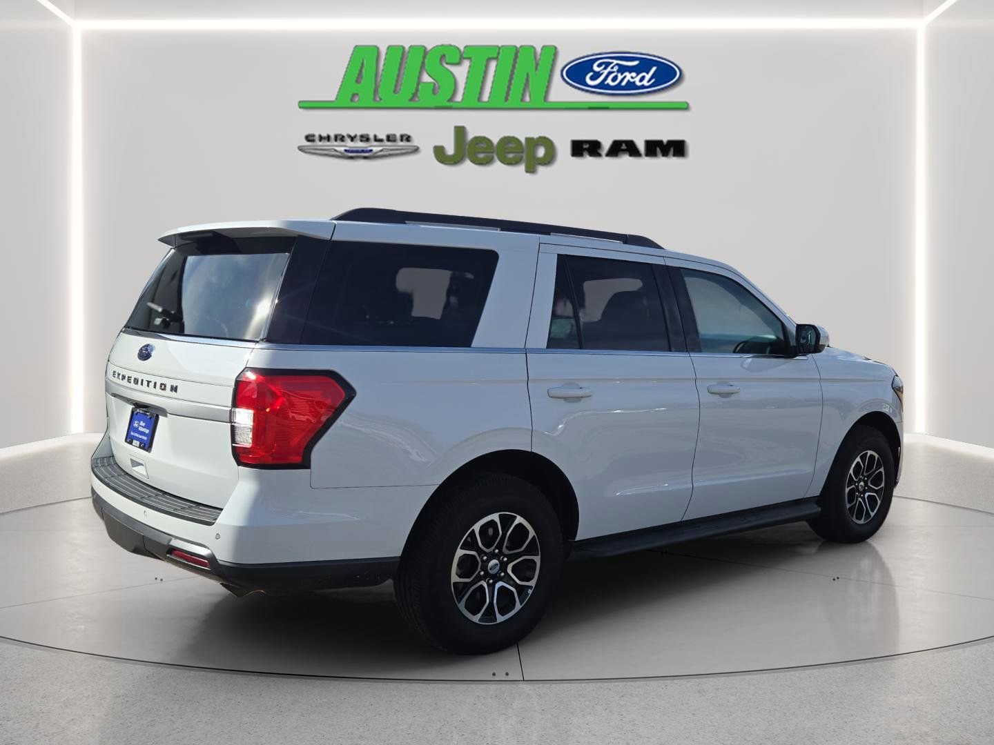 Certified 2022 Ford Expedition XLT image 5