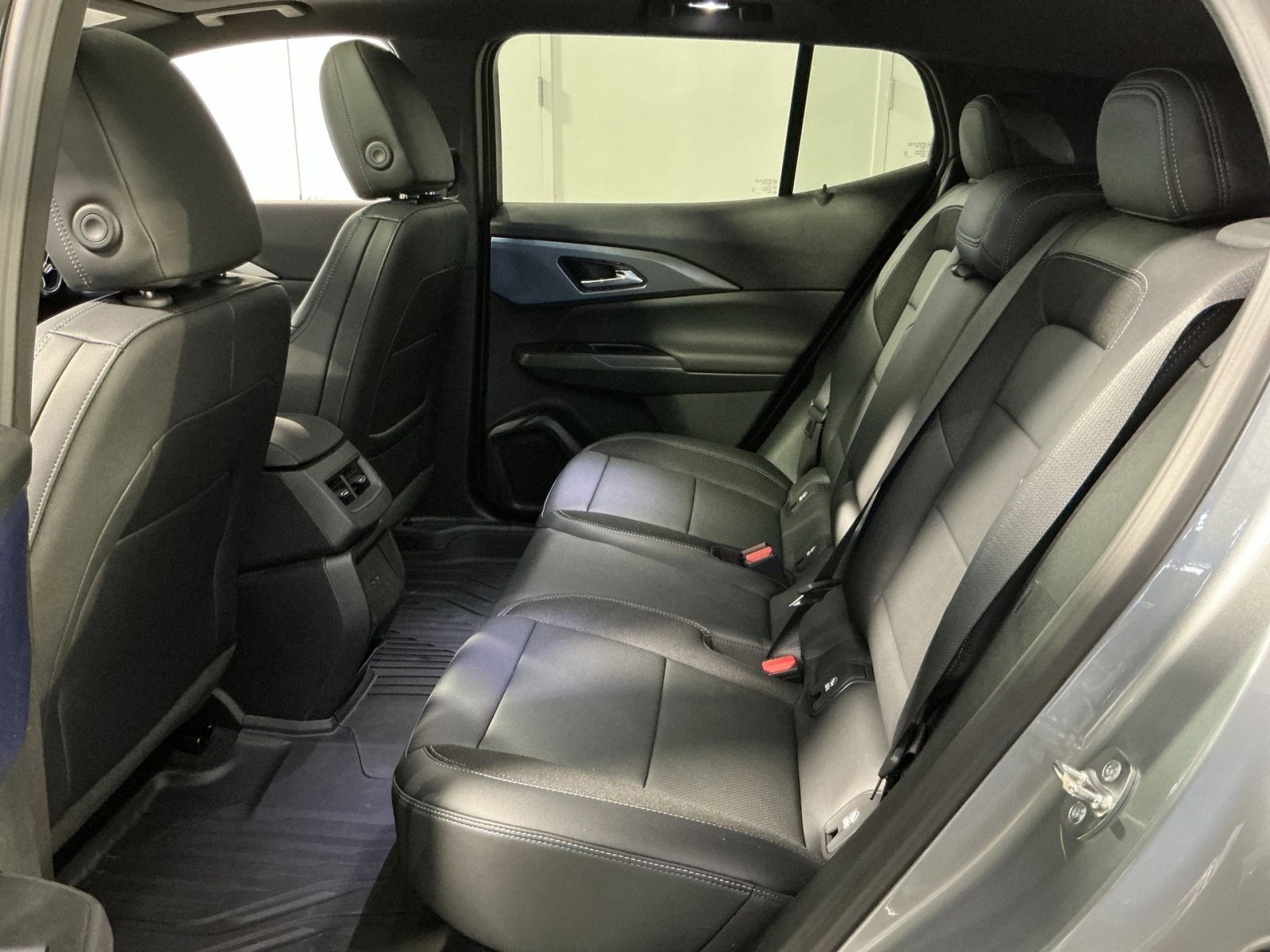 New 2026 Chevrolet Equinox EV LT image 32