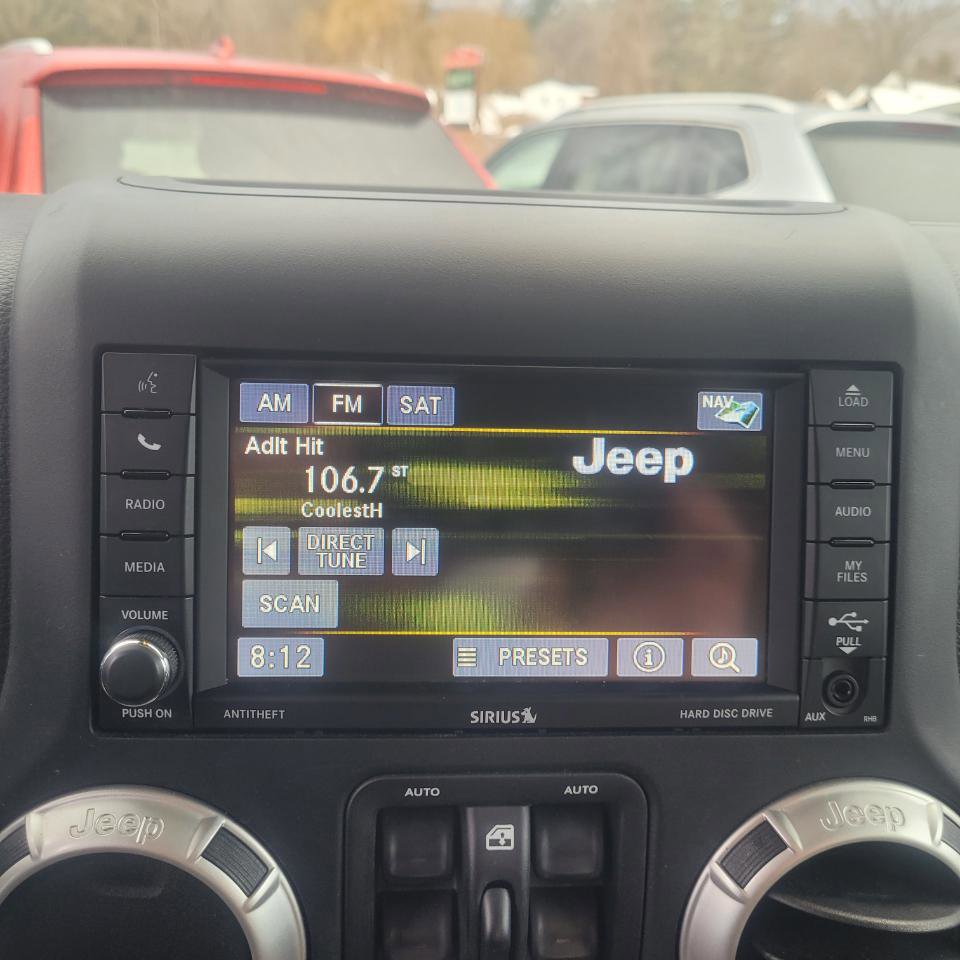 Used 2017 Jeep Wrangler Unlimited Sahara w/ Connectivity Group image 16