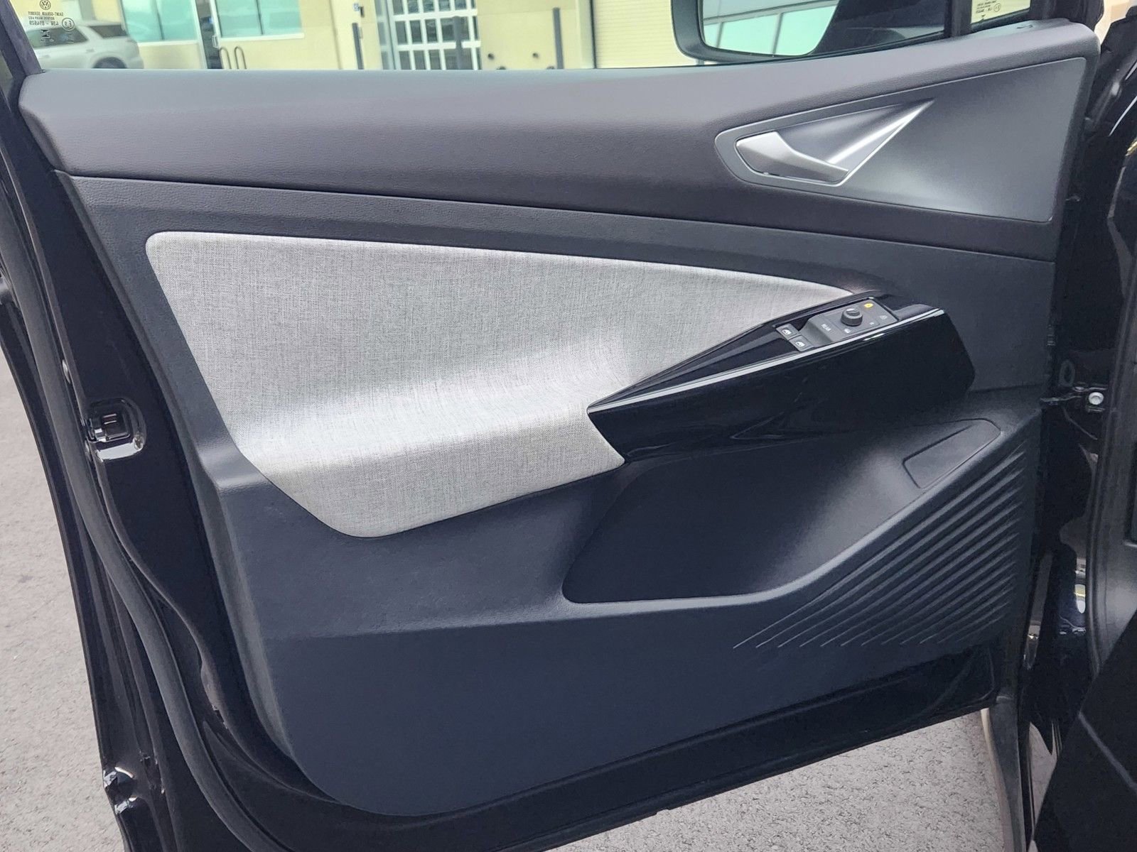 Used 2024 Volkswagen ID.4 Pro image 43