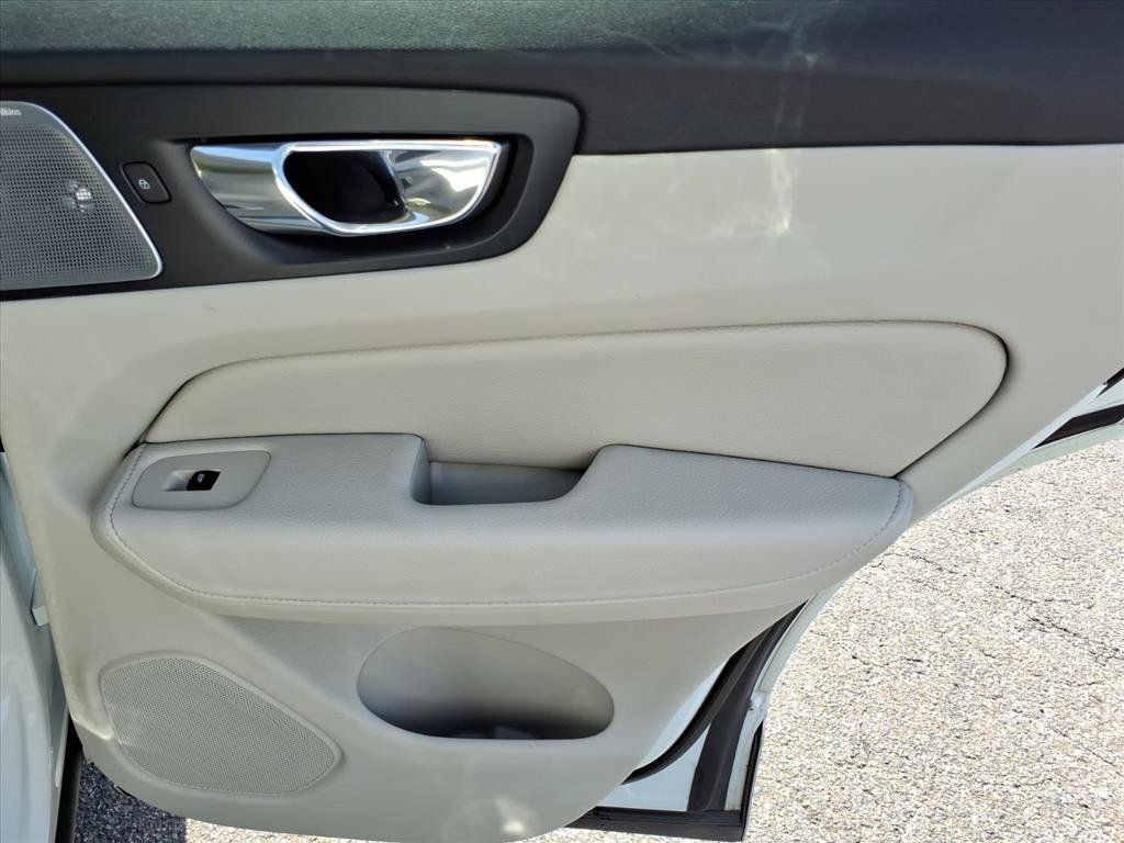 Used 2018 Volvo XC60 T5 Inscription w/ Advanced Package AWD/4WD image 16