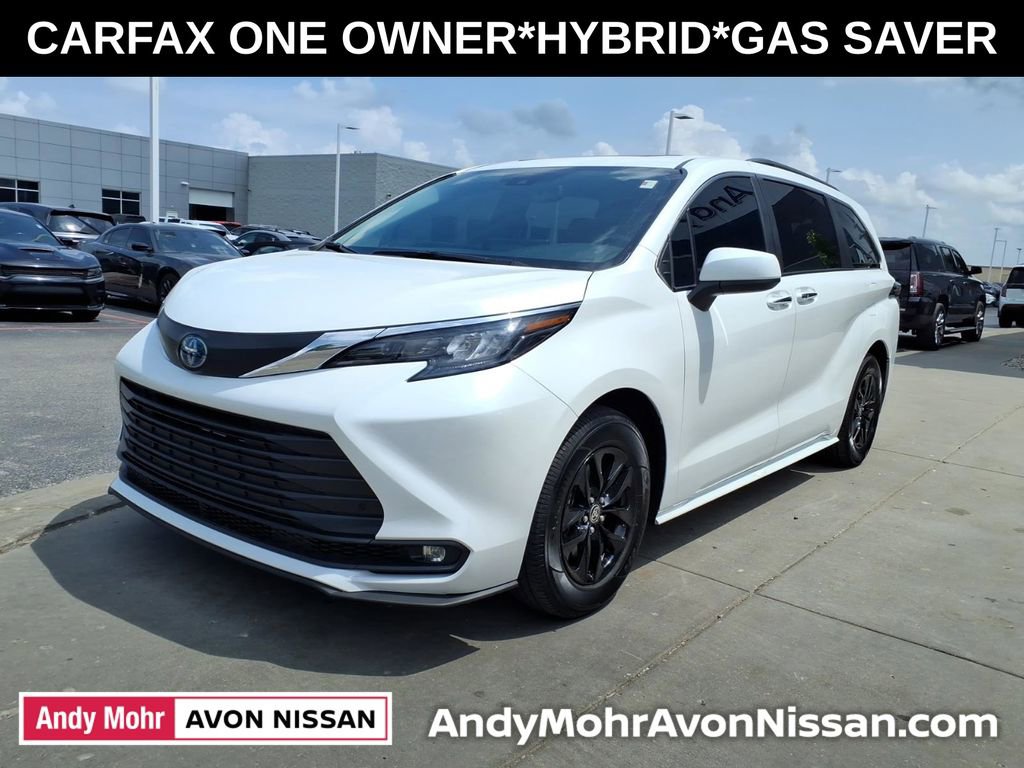 Used 2025 Toyota Sienna XLE FWD image 4