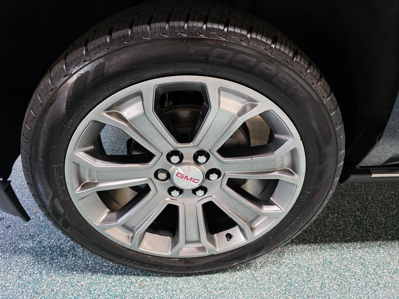 Used 2017 GMC Yukon XL Denali w/ Open Road Package AWD/4WD image 12