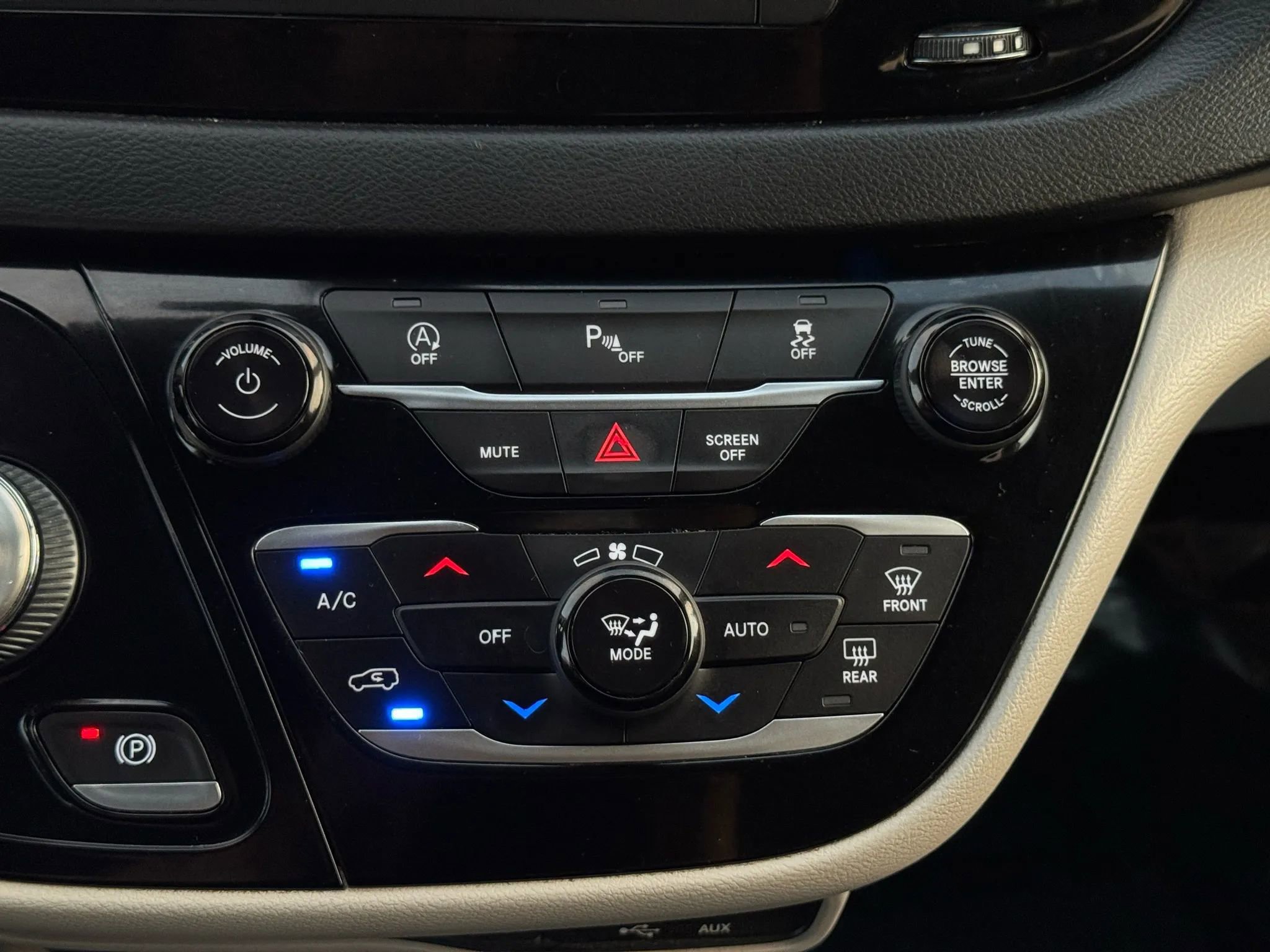 Used 2020 Chrysler Pacifica Touring-L image 44