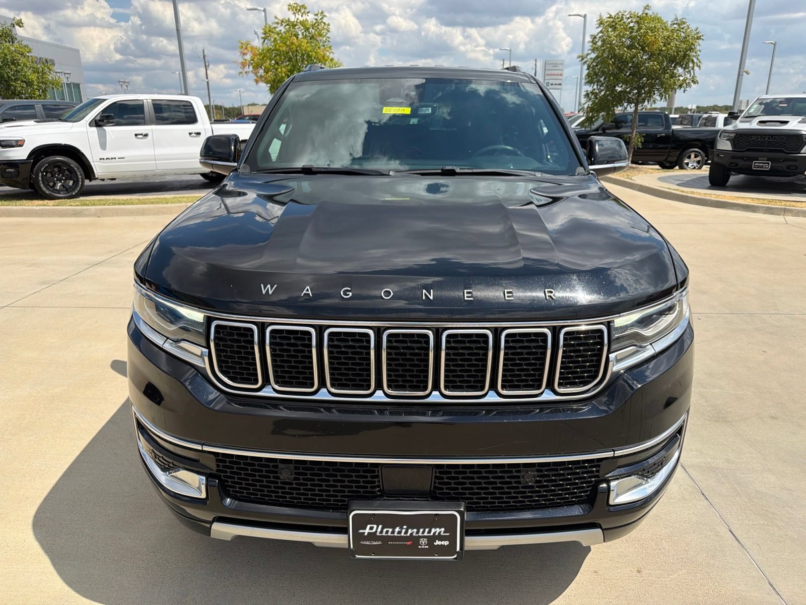 Used 2024 Jeep Wagoneer Series II w/ Flexible Seating Group RWD image 8