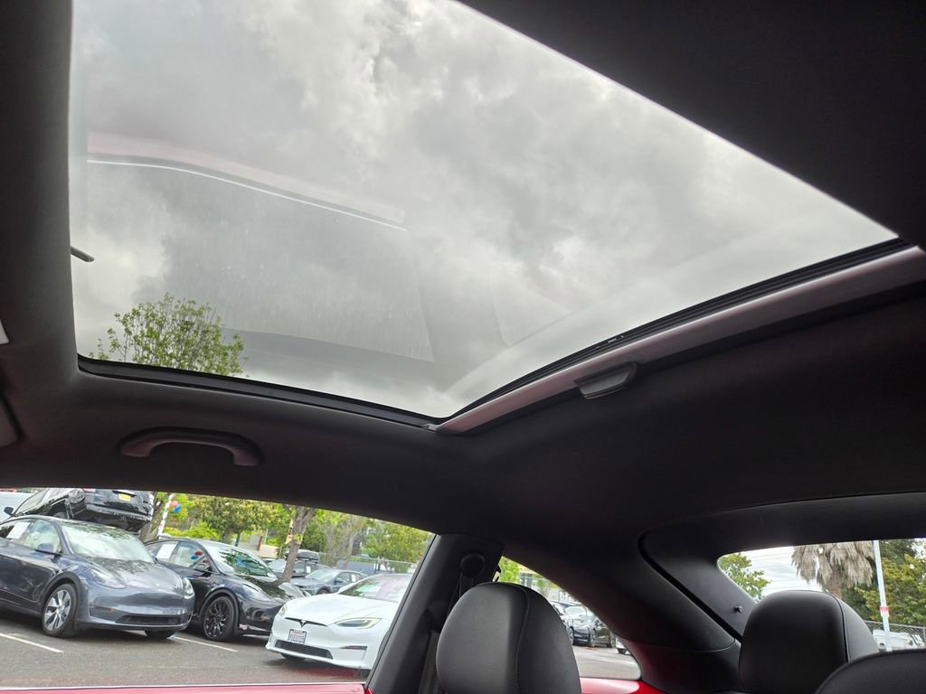 Used 2018 Volkswagen Beetle 2.0T SE FWD image 13