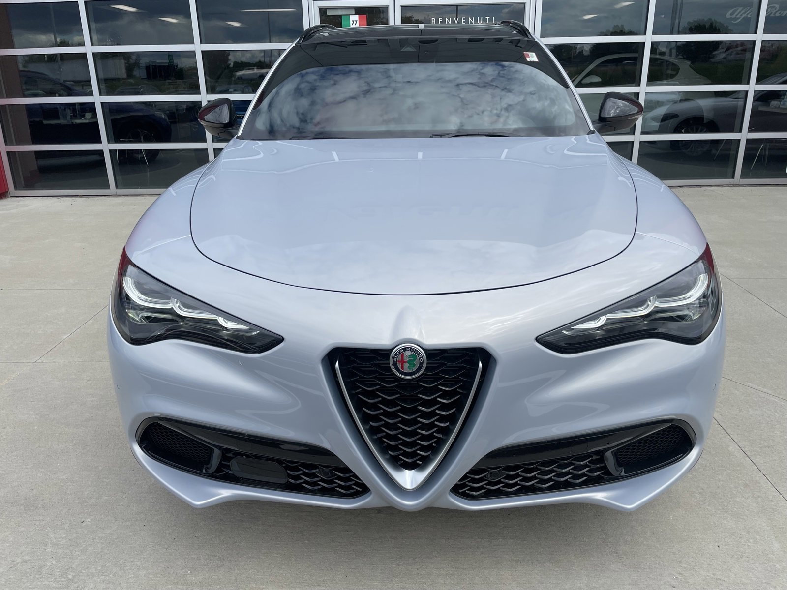 Used 2024 Alfa Romeo Stelvio Ti w/ Performance Driving Package image 3