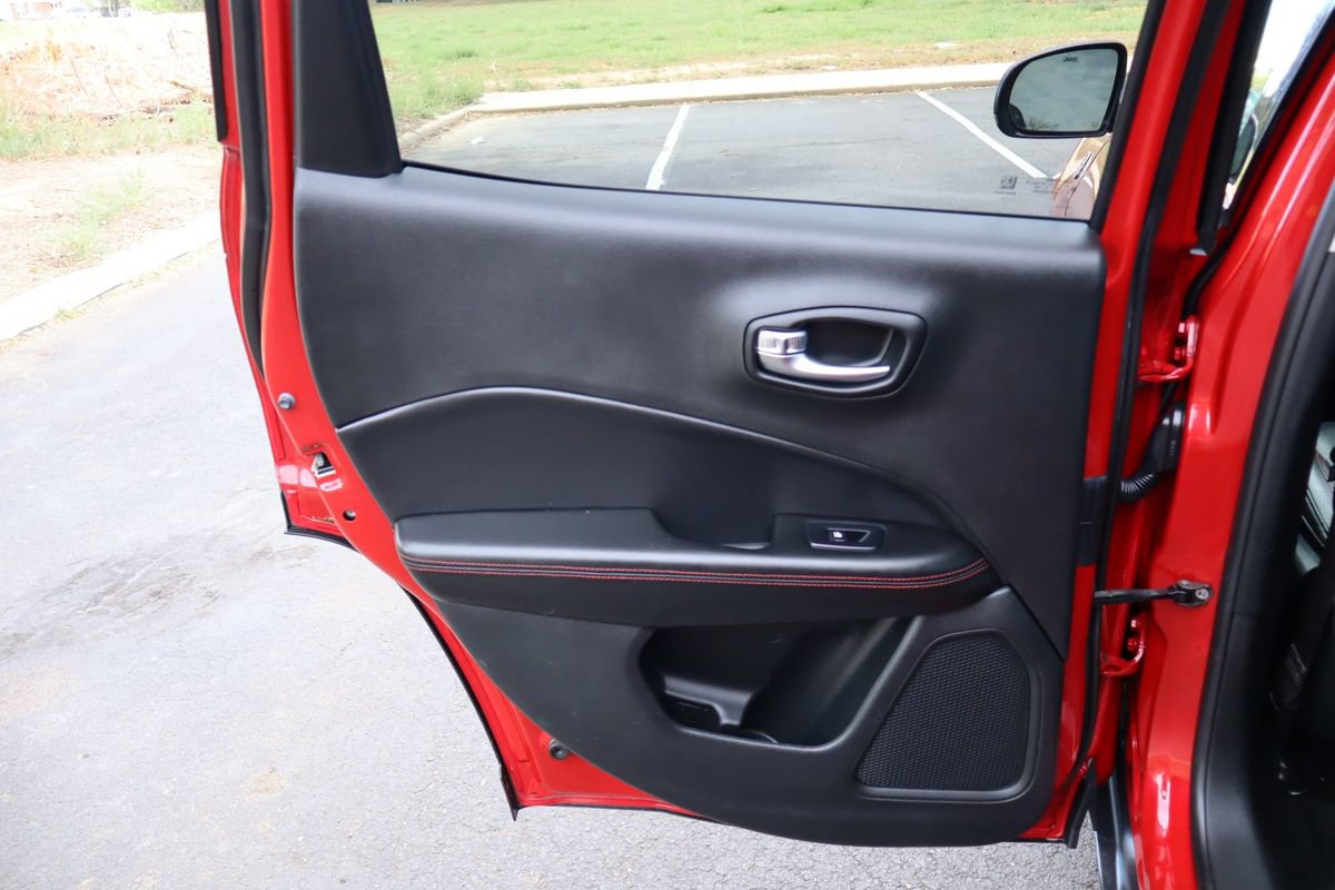 Used 2018 Jeep Compass Trailhawk AWD/4WD image 24