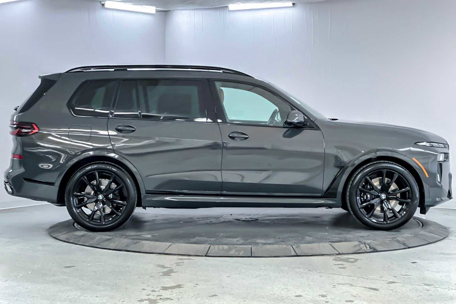 Used 2026 BMW X7 xDrive40i w/ M Sport Package image 8