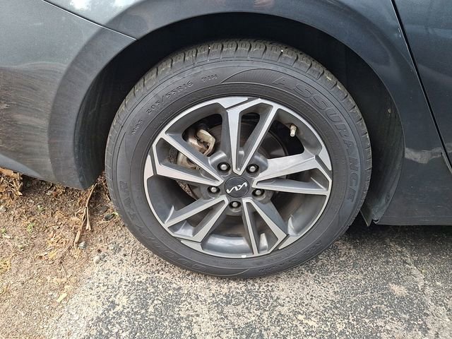 Used 2024 Kia Forte LXS image 9