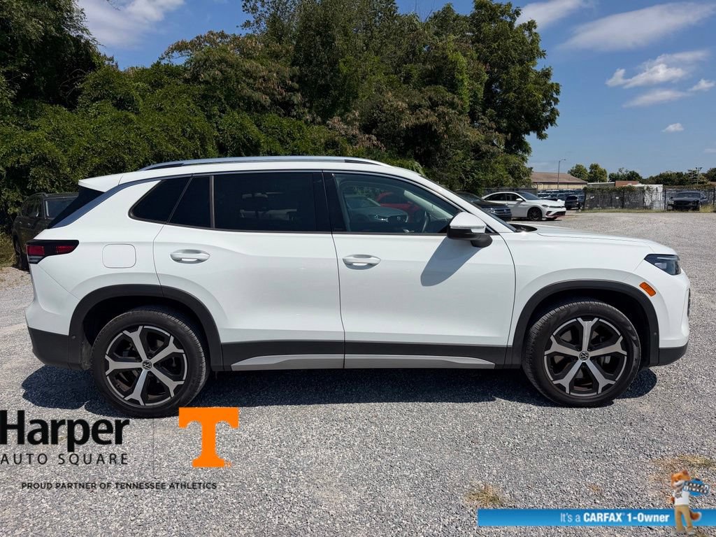Used 2025 Volkswagen Tiguan SE w/ Panoramic Sunroof Package AWD/4WD image 6
