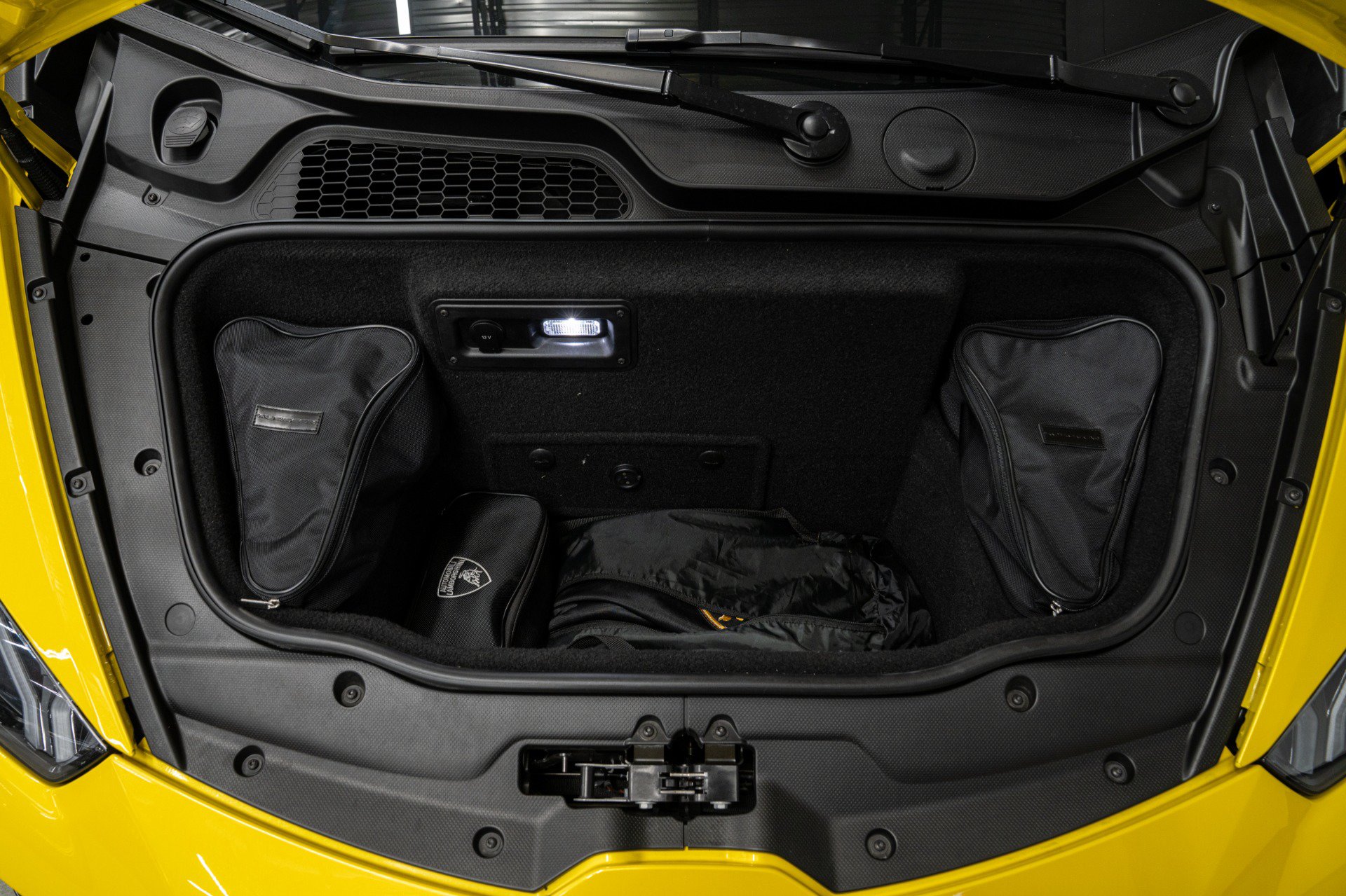Used 2021 Lamborghini Huracan EVO RWD image 18