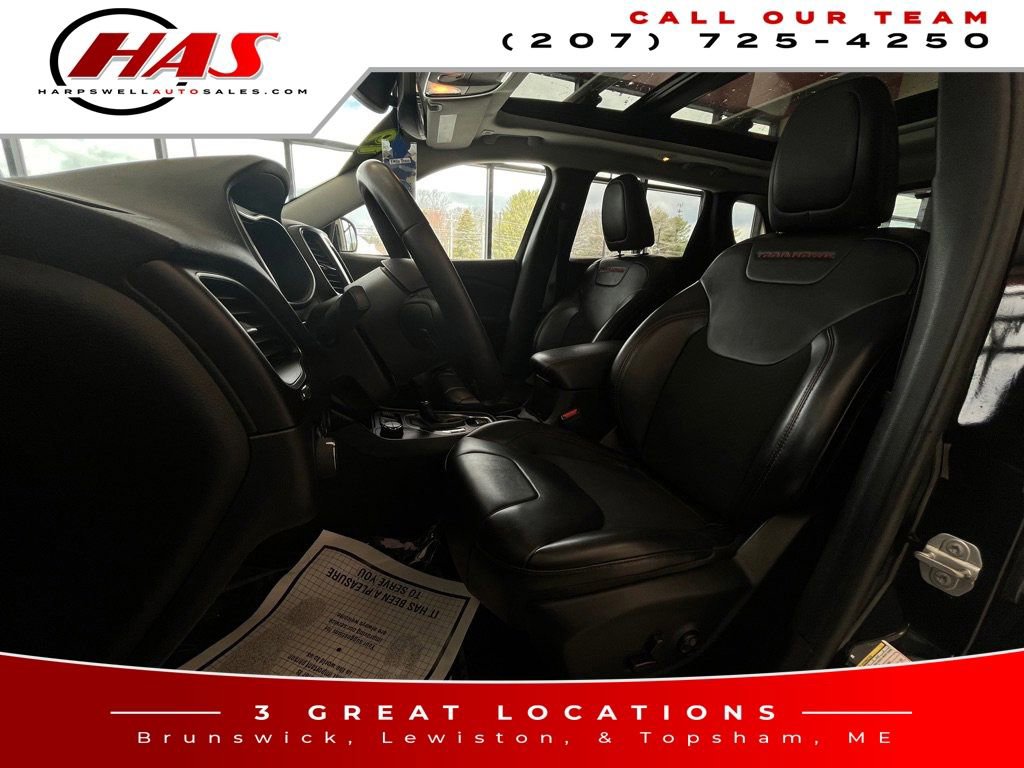 Used 2019 Jeep Cherokee Trailhawk w/ Comfort/Convenience Group AWD/4WD image 10