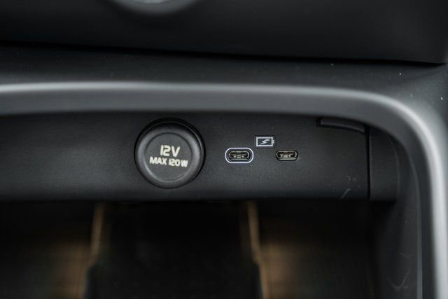 New 2026 Volvo XC40 B5 Plus w/ Protection Package Premier image 24