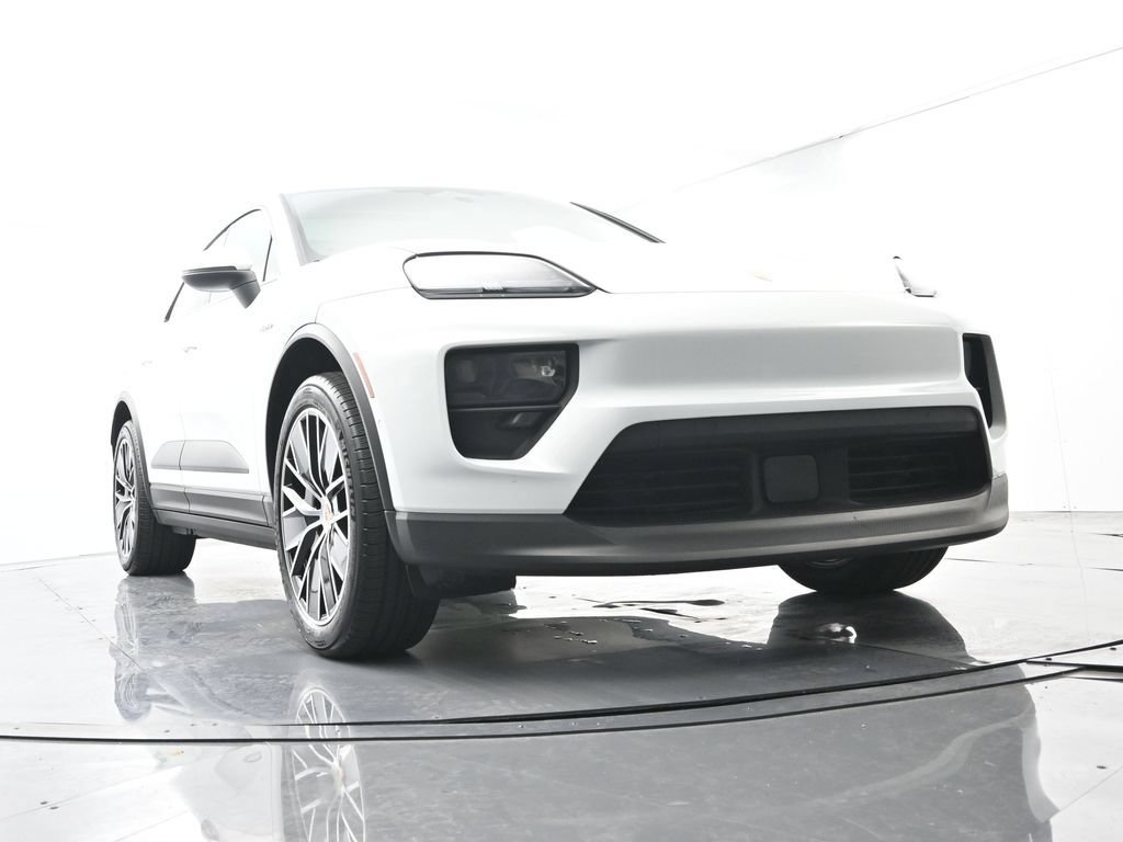 Certified 2025 Porsche Macan Electric RWD image 55