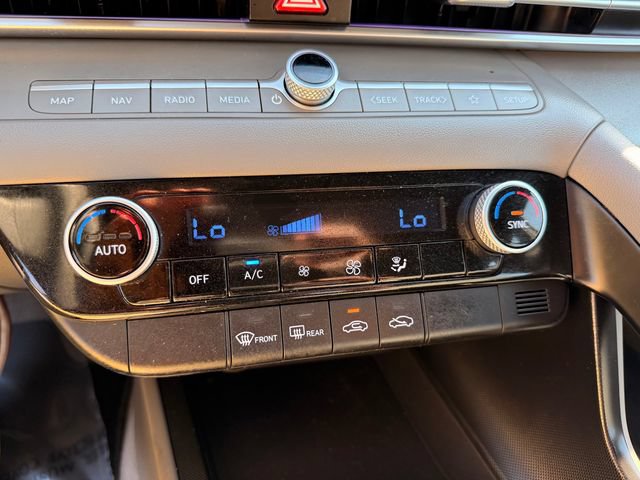 Used 2024 Hyundai Elantra SEL FWD image 19