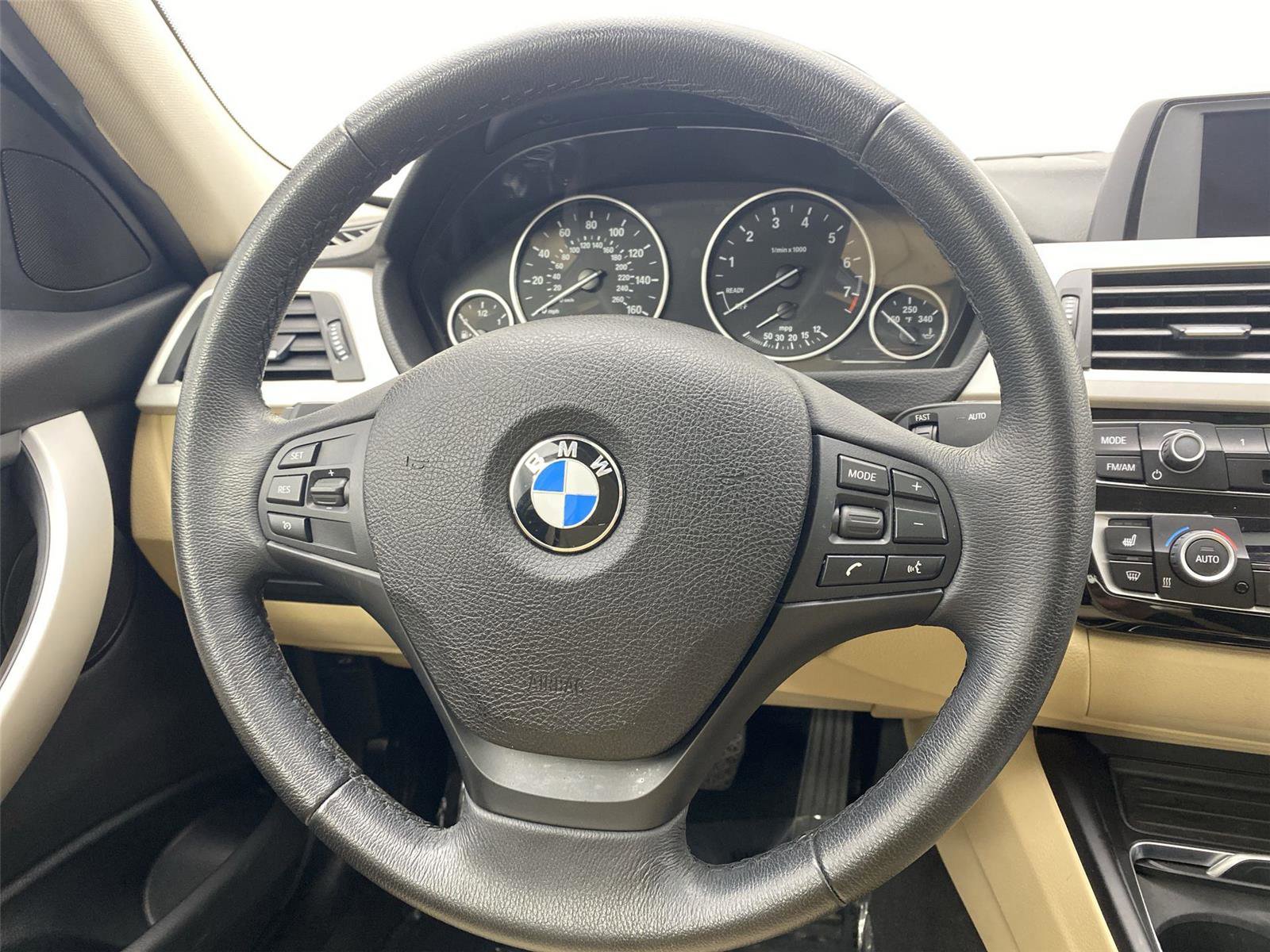 Used 2018 BMW 320i Sedan w/ Convenience Package image 17