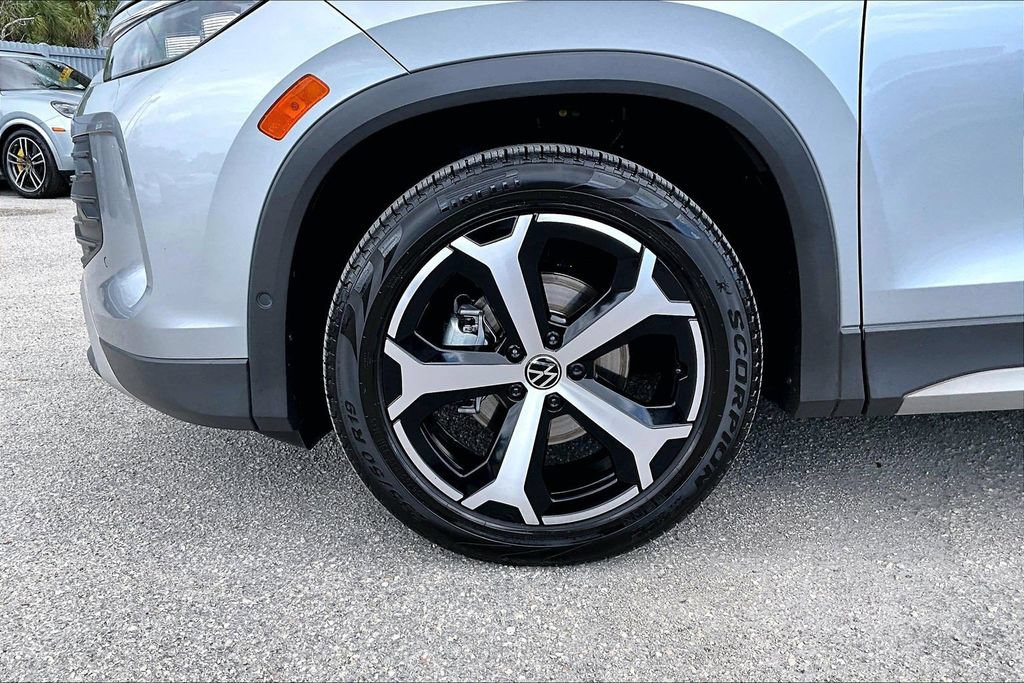 Certified 2026 Volkswagen Tiguan SE w/ Panoramic Sunroof Package FWD image 13