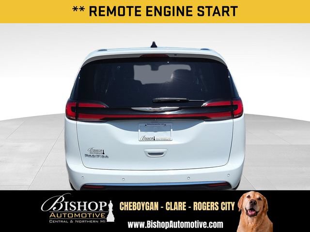 Used 2023 Chrysler Pacifica Touring-L FWD image 12