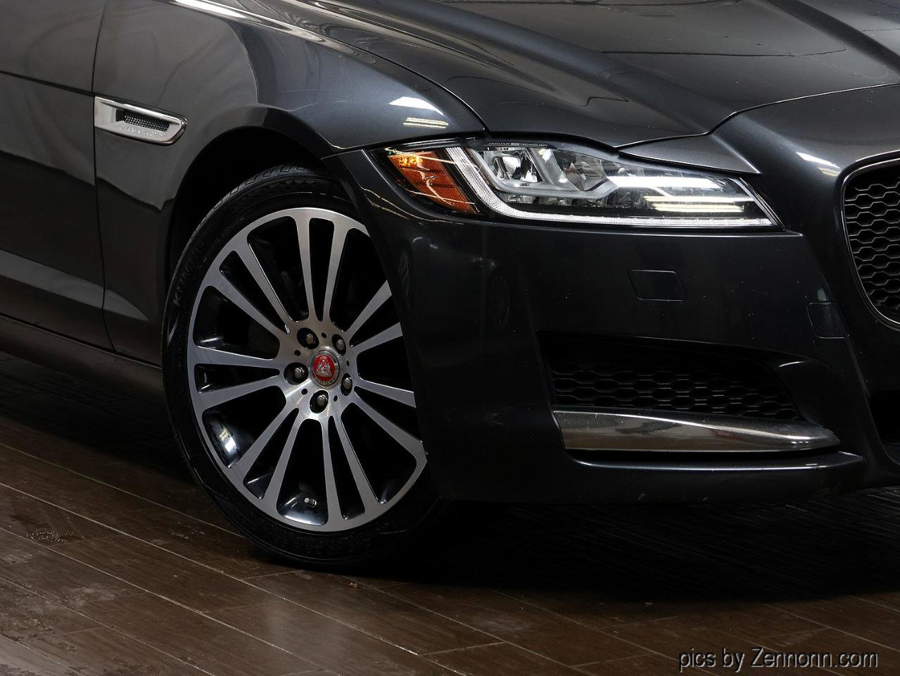 Used 2020 Jaguar XF Prestige image 3