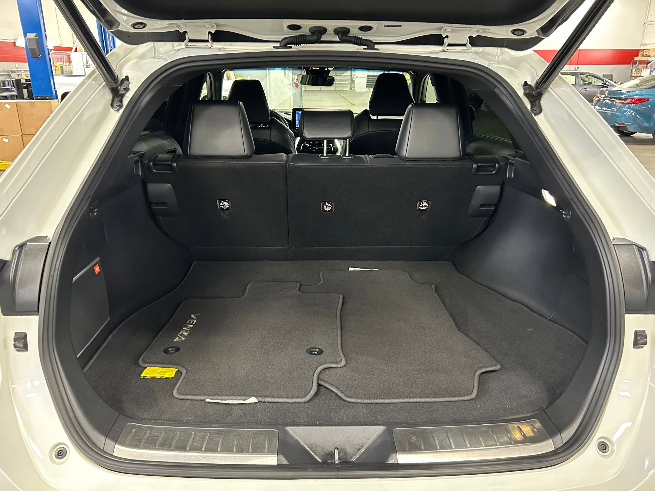 Certified 2021 Toyota Venza XLE w/ Softex Package AWD/4WD image 27