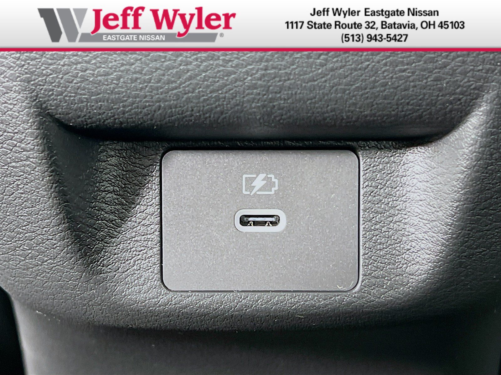 New 2025 Nissan Versa SR w/ Trunk Package FWD image 24