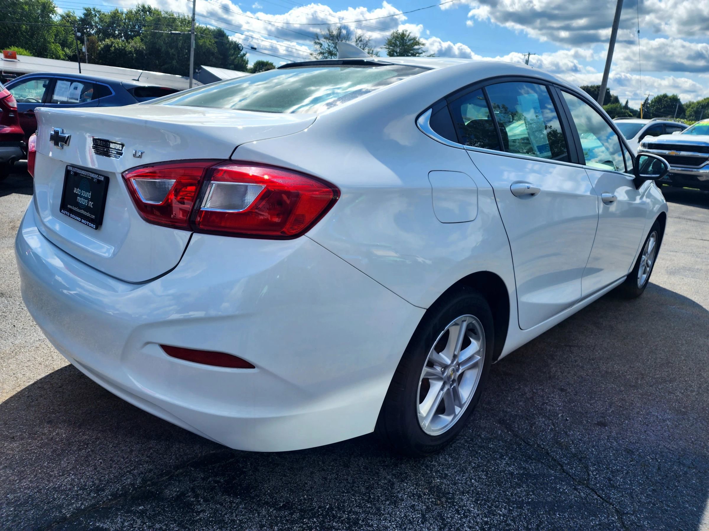 Used 2018 Chevrolet Cruze LT w/ Convenience Package image 5