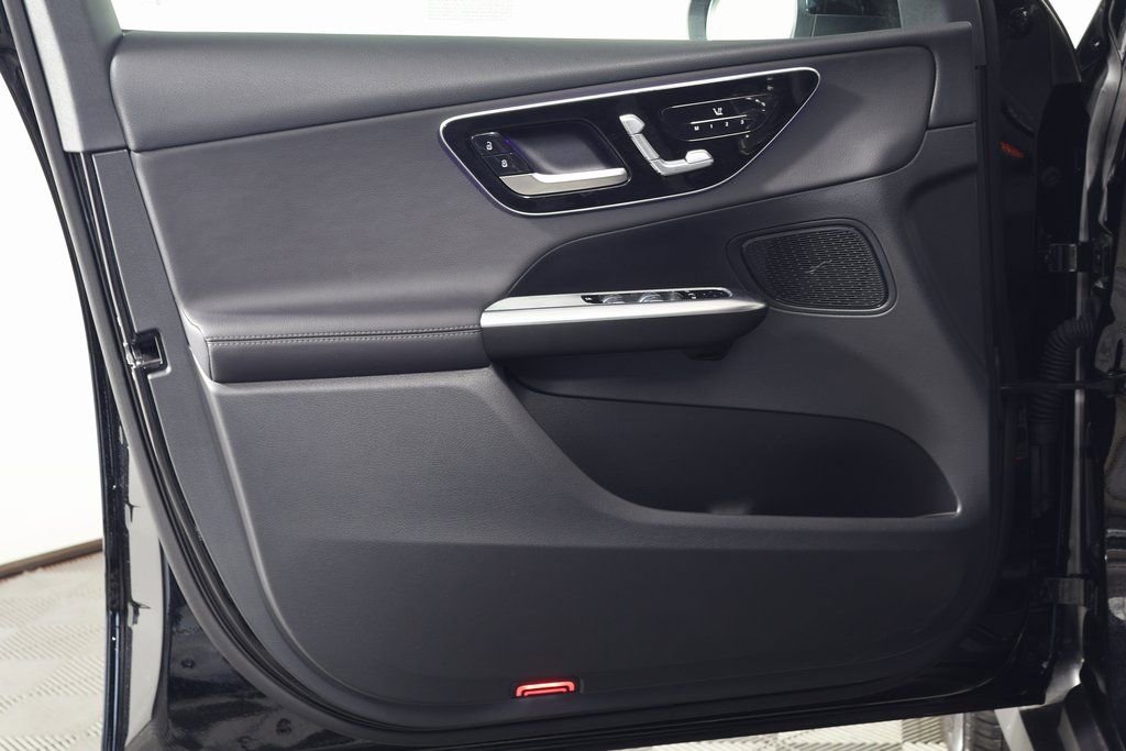 Certified 2025 Mercedes-Benz GLC 300 image 12