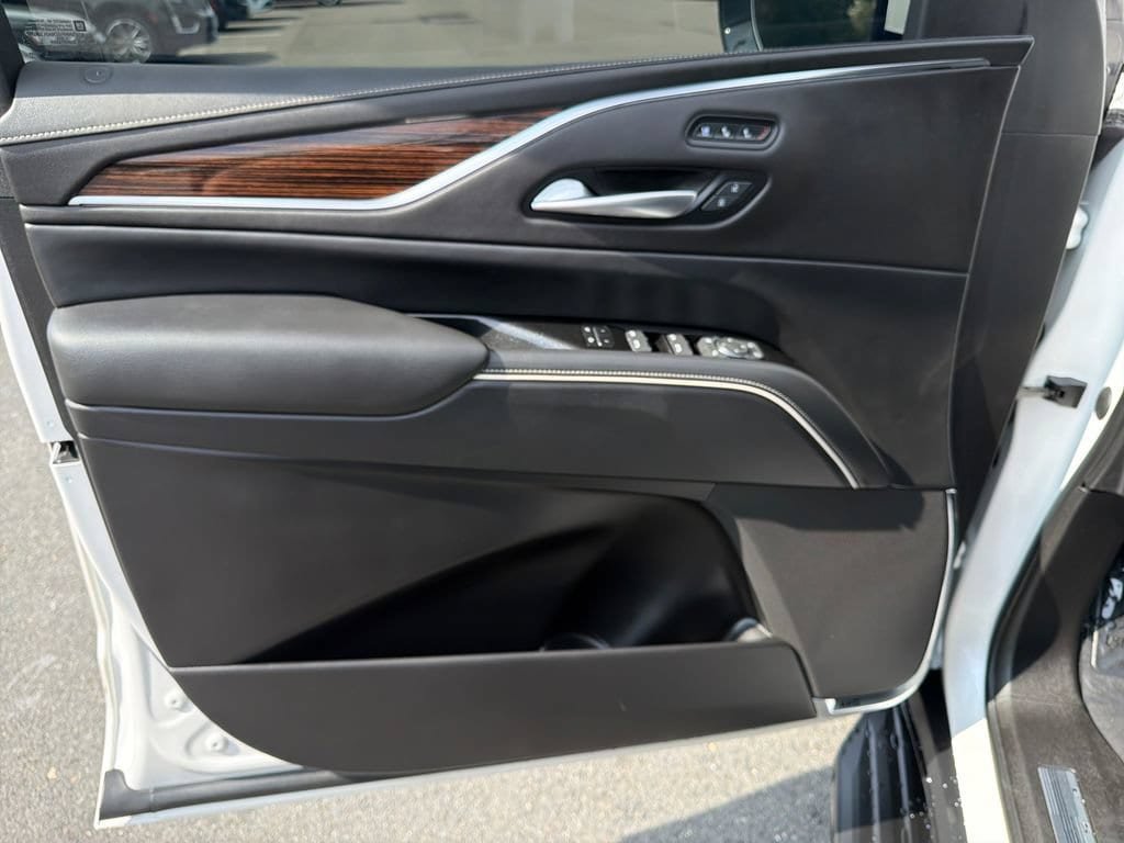 Certified 2023 Cadillac Escalade Premium Luxury AWD/4WD image 4
