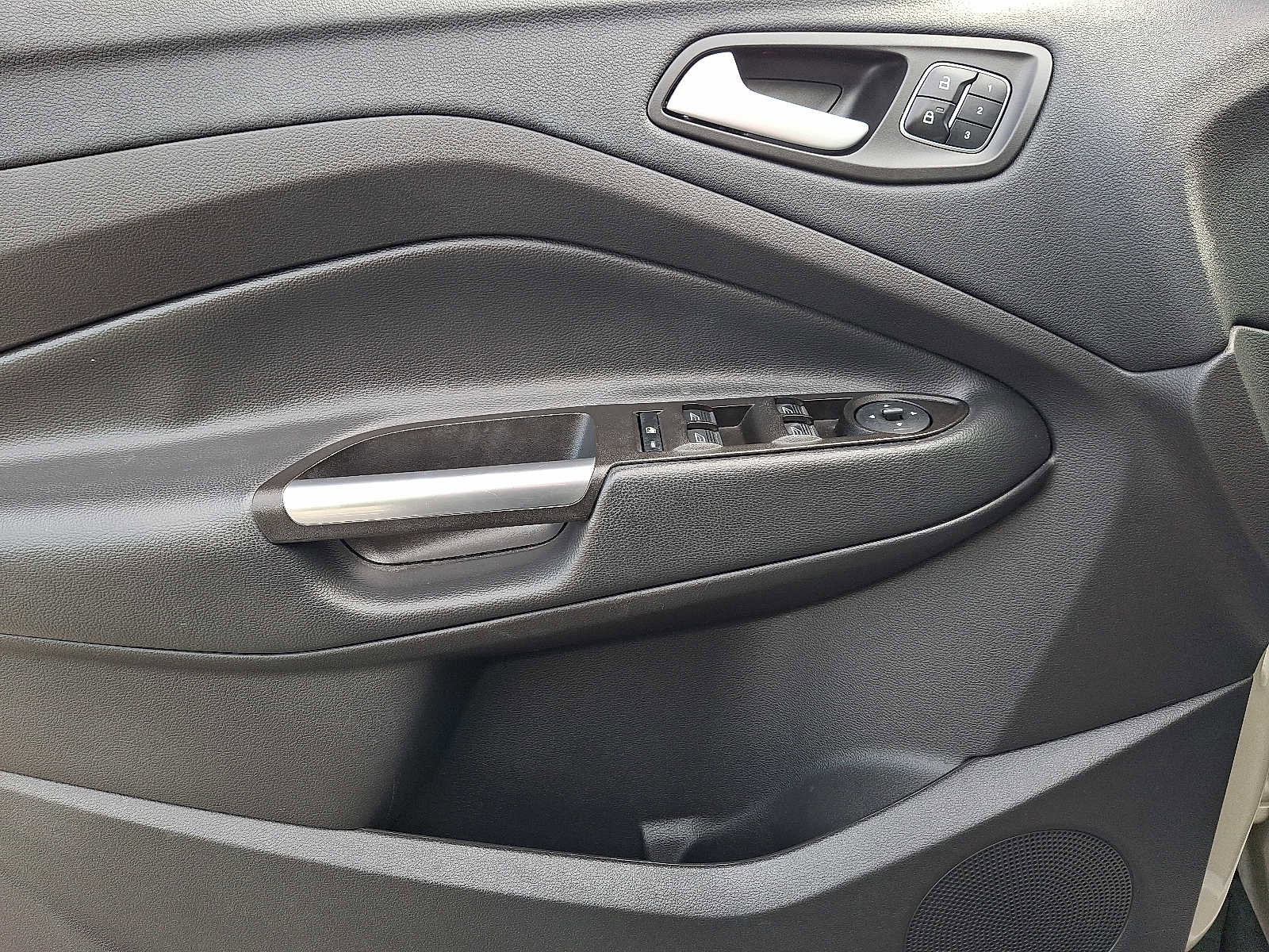 Used 2017 Ford Escape Titanium image 12