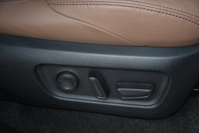 Used 2025 Toyota 4Runner Limited AWD/4WD image 16