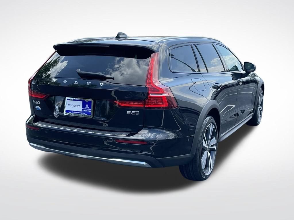 Used 2025 Volvo V60 B5 Cross Country Plus AWD/4WD image 6