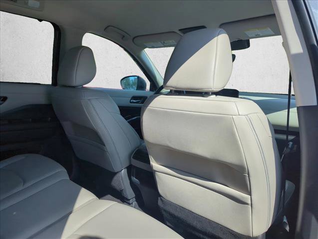 Used 2025 Nissan Pathfinder SL image 26