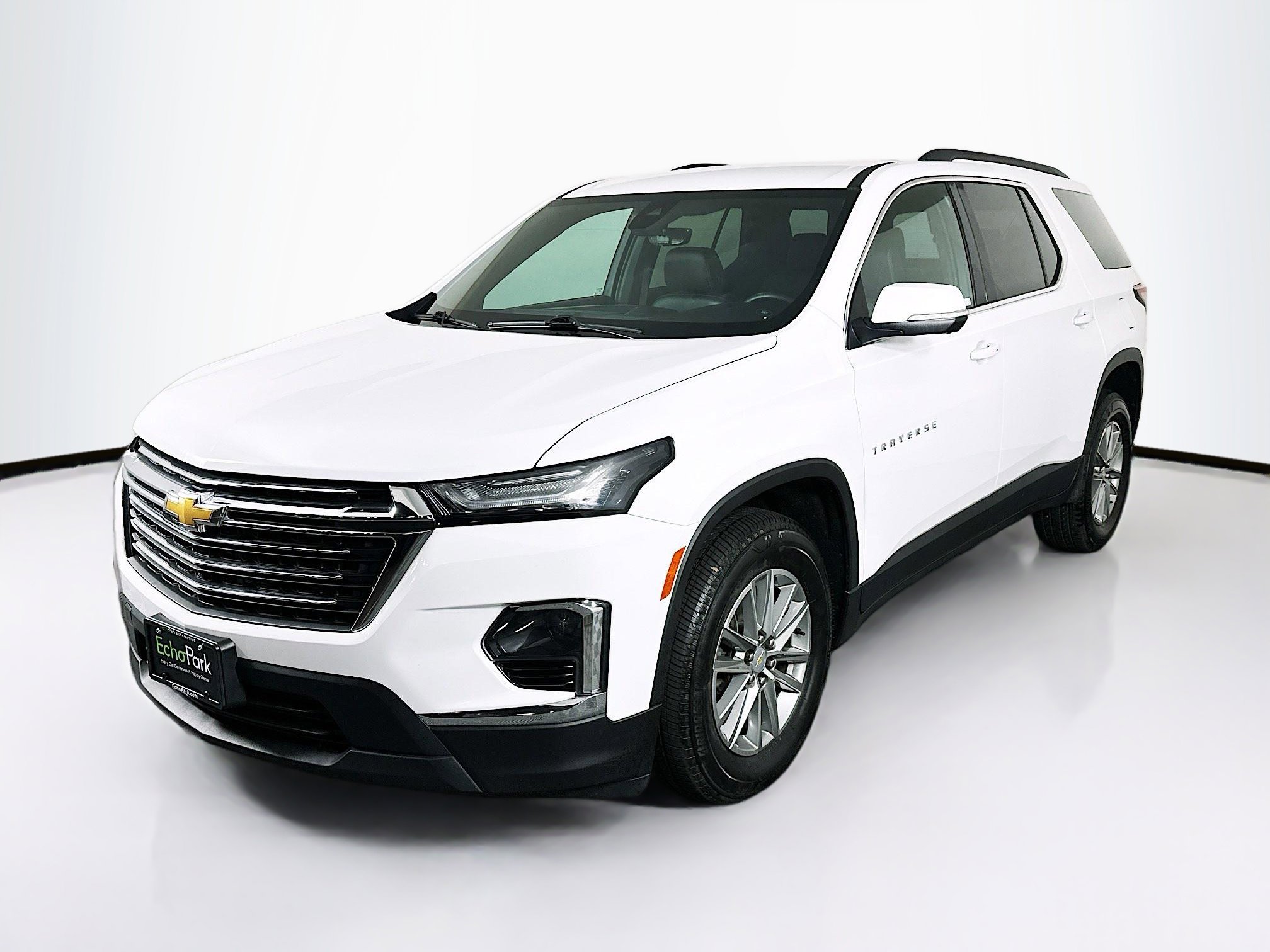 Used 2023 Chevrolet Traverse LT w/ Rear Camera Mirror Package image 3