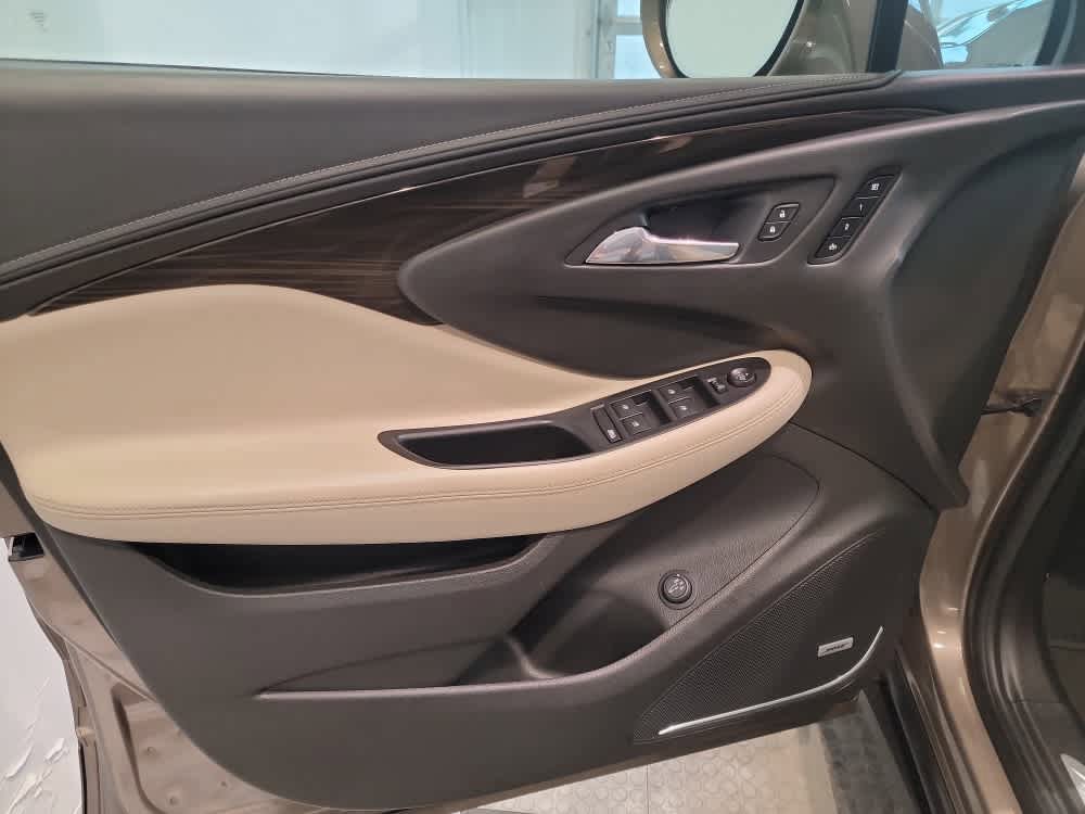 Used 2019 Buick Envision Premium AWD/4WD image 9