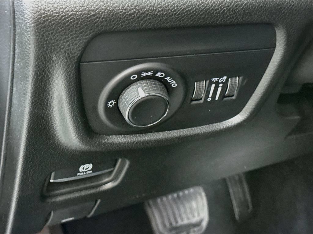 Used 2025 Jeep Grand Cherokee Laredo X AWD/4WD image 18