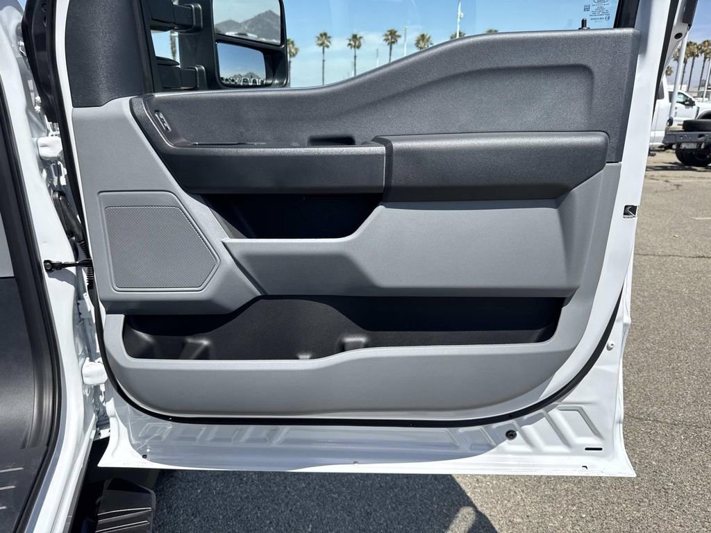 New 2026 Ford F450 XL w/ XL Chrome Package RWD image 31