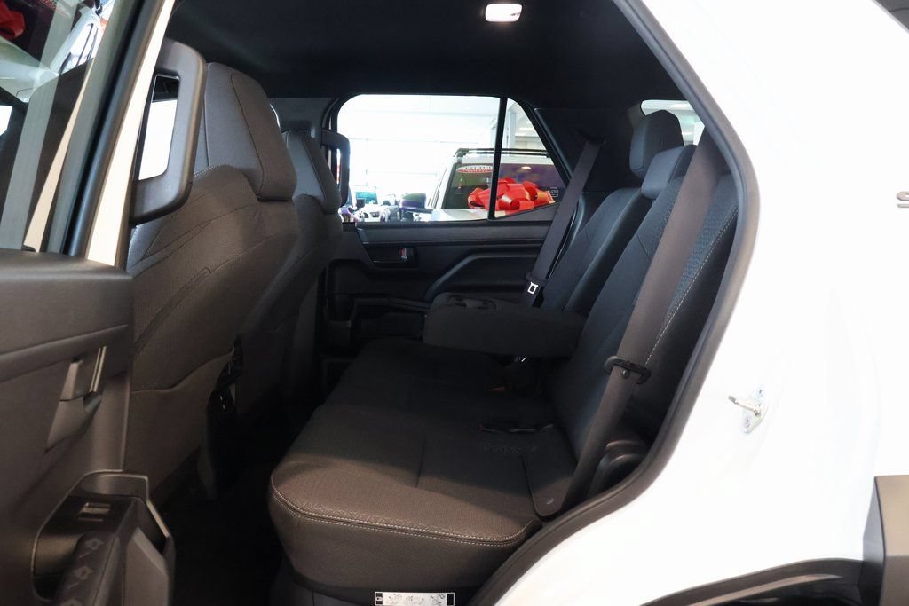 Used 2025 Toyota 4Runner SR5 AWD/4WD image 9