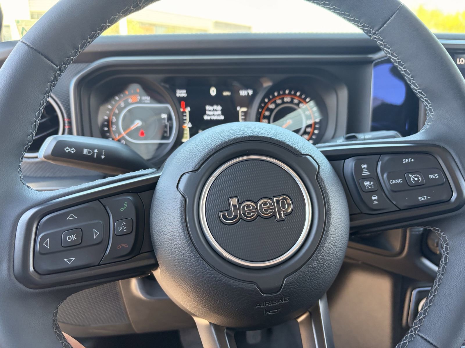 Used 2025 Jeep Wrangler Unlimited Rubicon AWD/4WD image 27