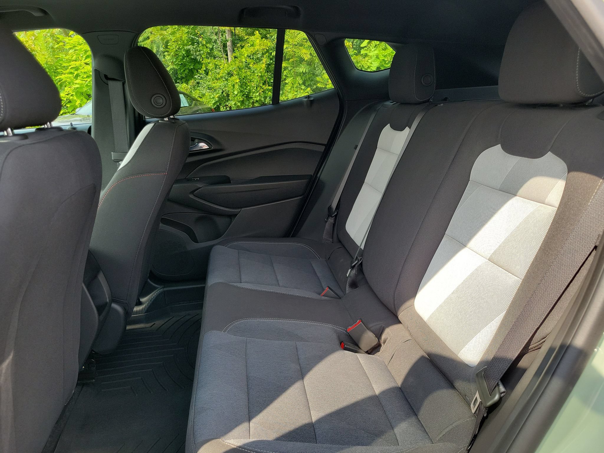 Used 2024 Chevrolet Trax RS w/ Sunroof Package FWD image 20