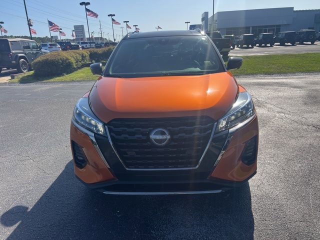 Used 2023 Nissan Kicks SR w/ SR Premium Package FWD image 2