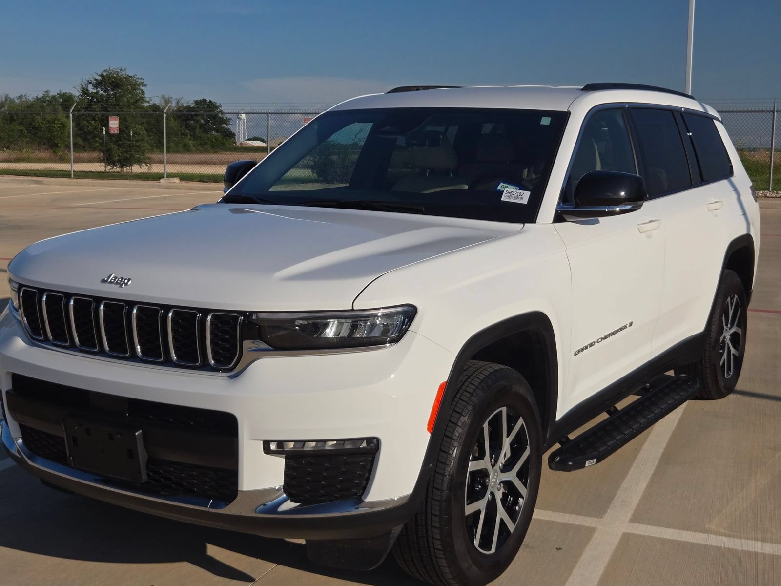Used 2025 Jeep Grand Cherokee L Limited RWD image 7