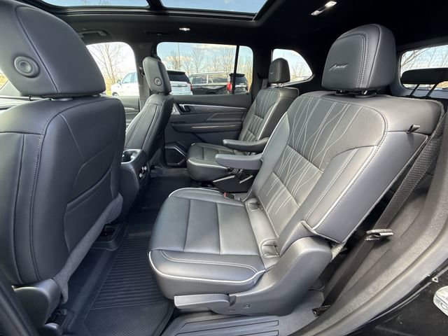 Used 2025 Buick Enclave Avenir image 26